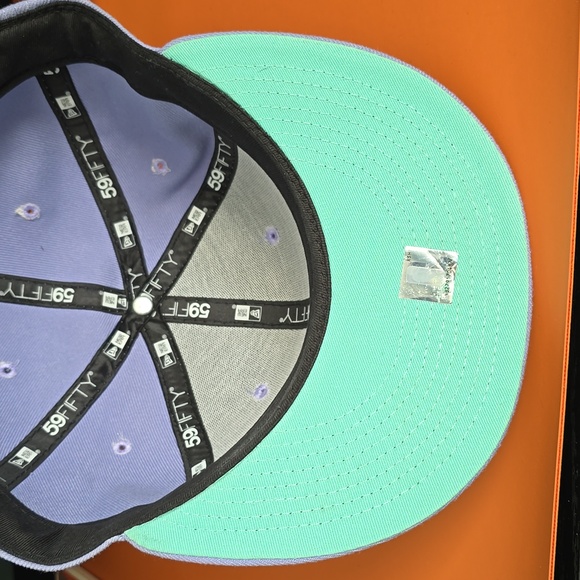 New Era Candy 59Fifty Fitted OKC Thunder Hat - Picture 4 of 6